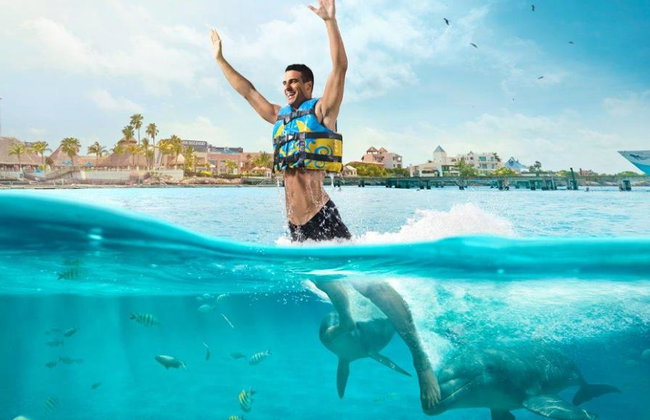 Tour de 2 días: Isla Mujeres en catamarán y nado con delfines + Crucero Columbus con cena romántica - Foto 3